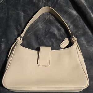 Y2K COACH CREAM SHOULDER BAG